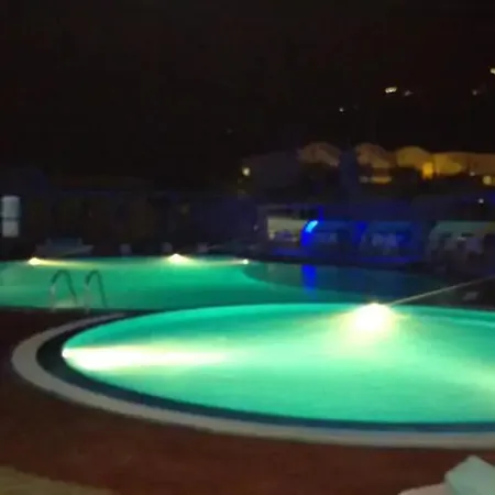 Dodo's Perivolos Hotel