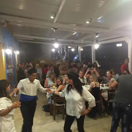 Dodo's Perivolos Hotel