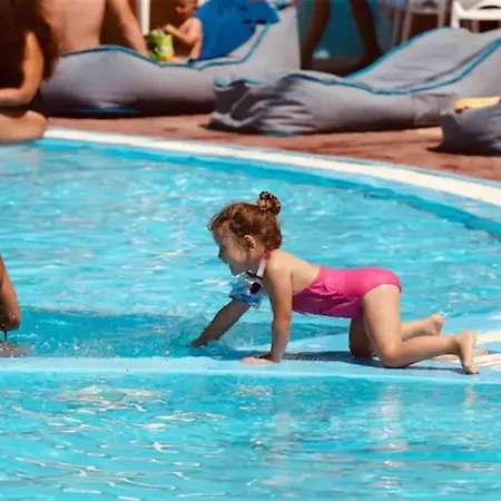 Dodo's Perivolos Hotel
